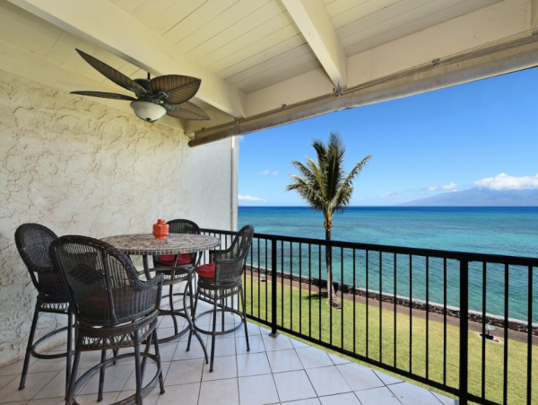 Luxury Oceanfront Condo in West Maui - Stunning Views & Amenities